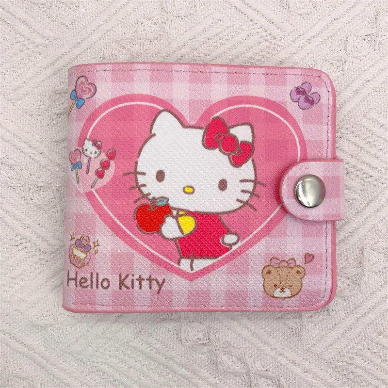 Carteira Kawaii Personagens Sanrio - Hello Kitty, Cinnamoroll, My Melody, Kuromi, Sanrios em Couro Ecológico | Apenas os 14 primeiros modelos possuem a bolsinha interna com botão Você é fã dos personagens da Sanrio, como Hello Kitty, Cinnamoroll, My Melod